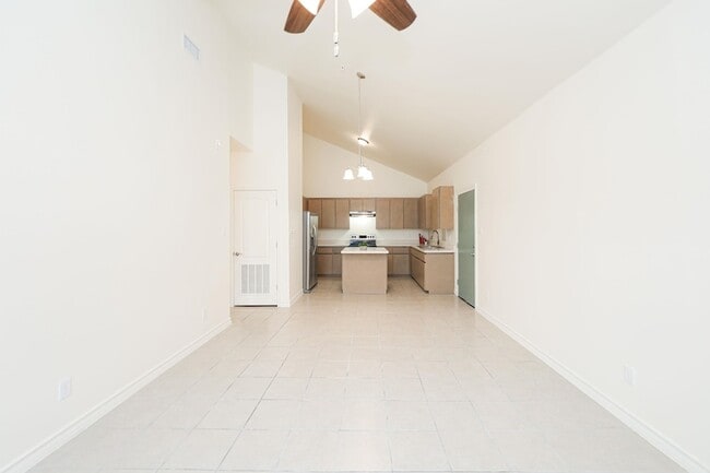 Building Photo - 1511 Don Camilo Blvd