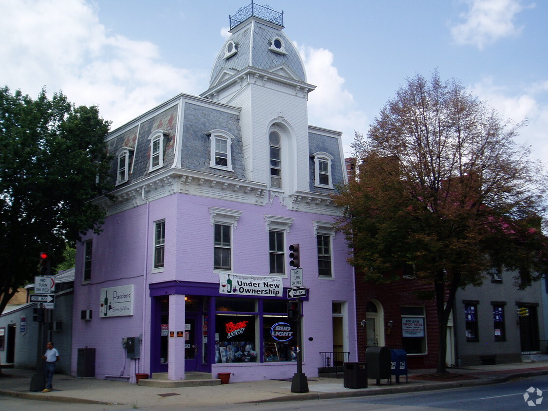 Building Photo - 401 S Market St