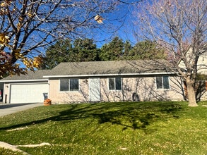 Building Photo - 4884 Thrush Ln