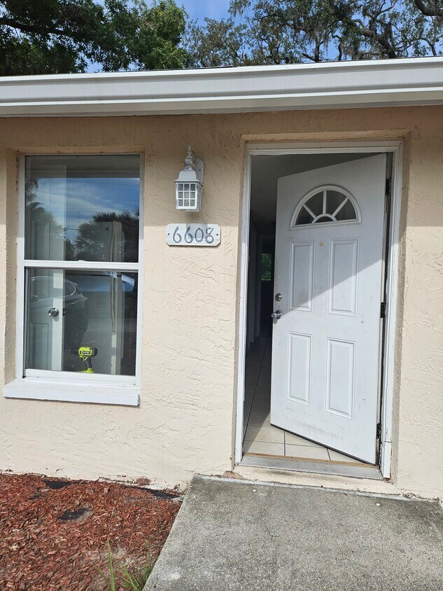 Foto principal - 6608 Chalice St