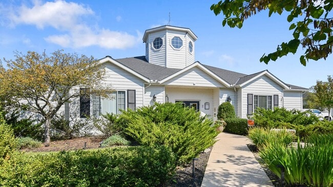 Building Photo - Forest Meadows