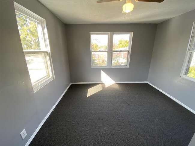 Foto del edificio - 8335 Strathmore Pl