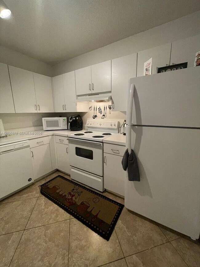Foto del edificio - 2061 Renaissance Blvd