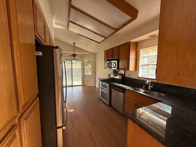 Foto del edificio - 3 Bed 2 Bath San Jacinto