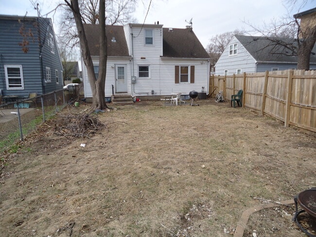 Building Photo - 5429 Harriet Ave