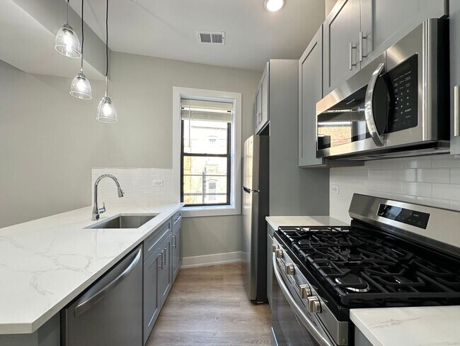 Building Photo - 429 W Belden Ave
