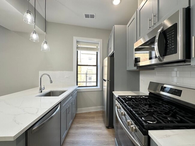 Foto del edificio - 437 W Belden Ave
