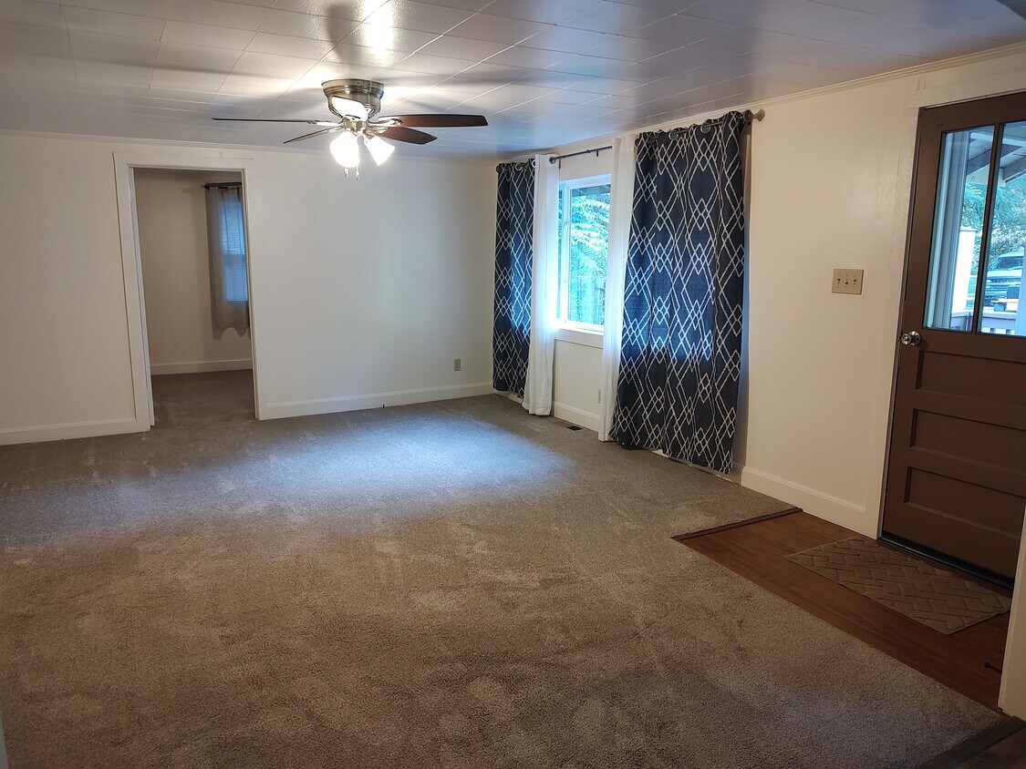 Building Photo - 163 Reeves Cove Rd