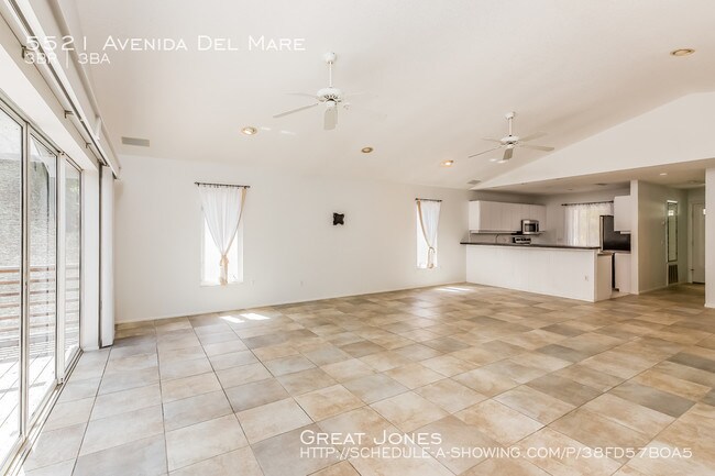Foto del edificio - 5521 Avenida Del Mare