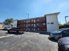 Building Photo - 2625 S Big Bend Blvd