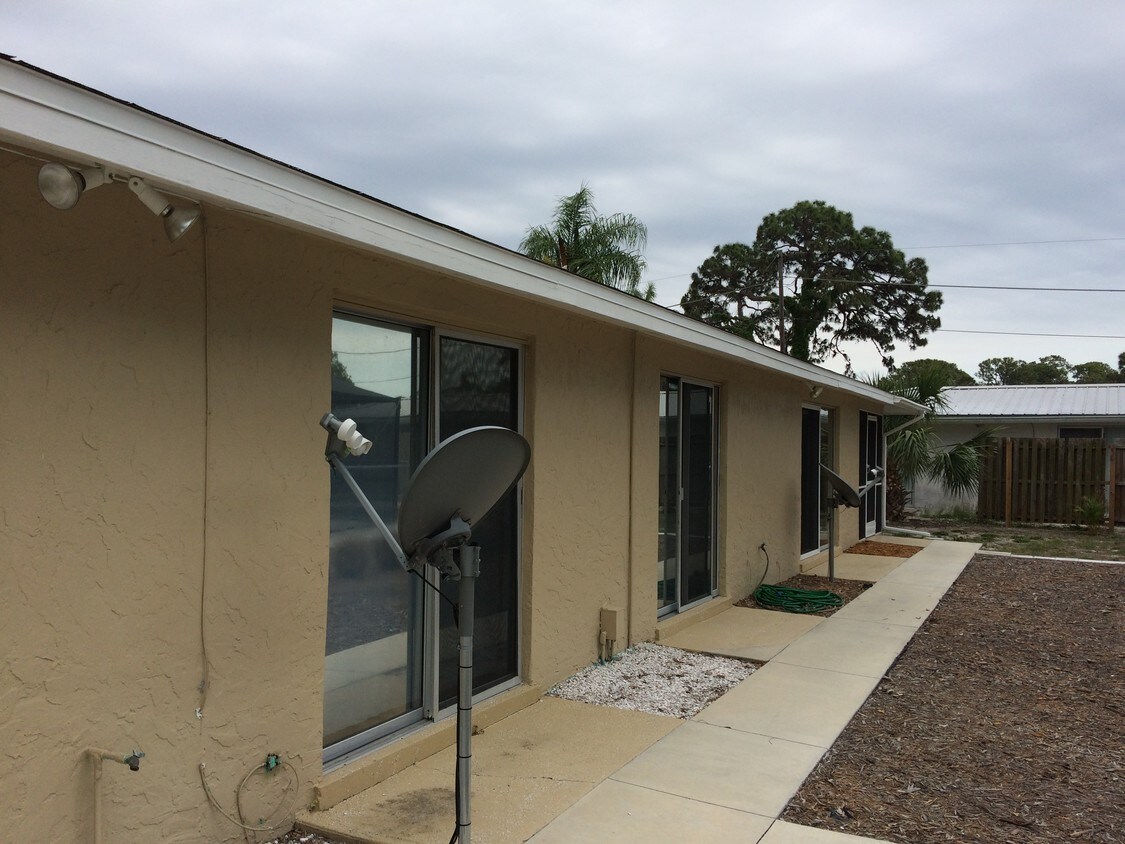 Duplex - 512 S McCall Rd