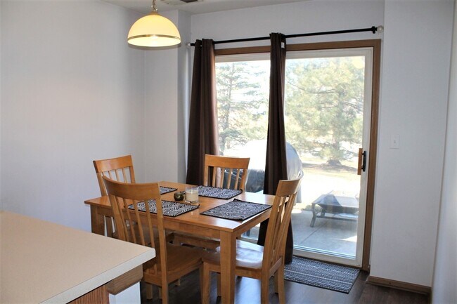 Foto del edificio - 156 Castlewood Ct