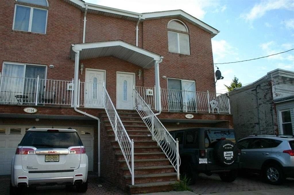 Primary Photo - 6712 Bergenwood Ave
