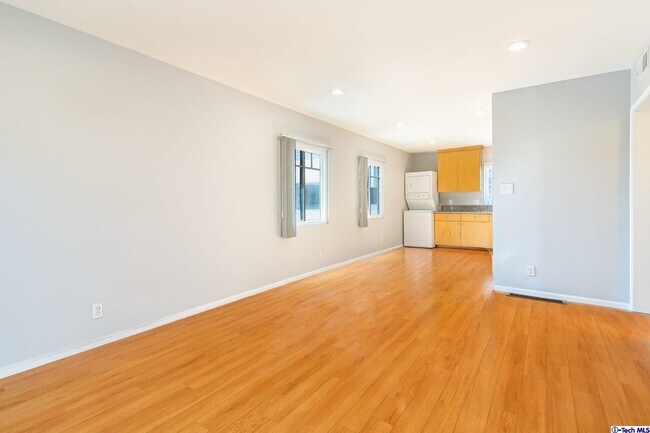Building Photo - 1415 5th St