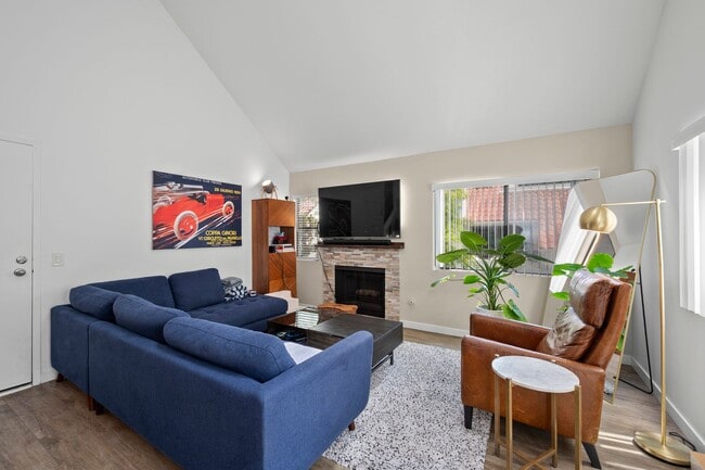 Building Photo - Stylish Condo in the Heart of Downtown San Diego’s Marina District