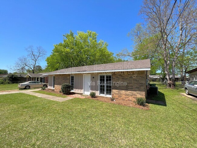 Foto del edificio - 641 Groveland Dr