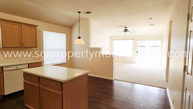 Building Photo - 3003 Elderberry Dr
