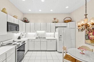 Building Photo - 5184 Lake Catalina Dr N