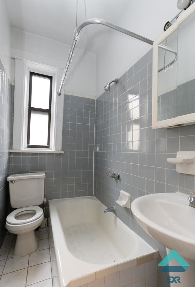 Building Photo - 318 6th St