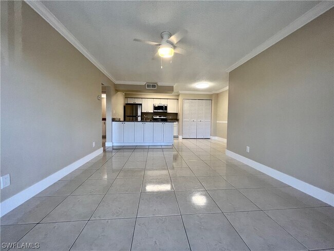 Building Photo - 5321 Summerlin Rd