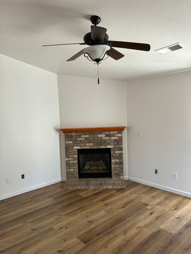 Foto del edificio - 4 Bedroom 2 Bath Home