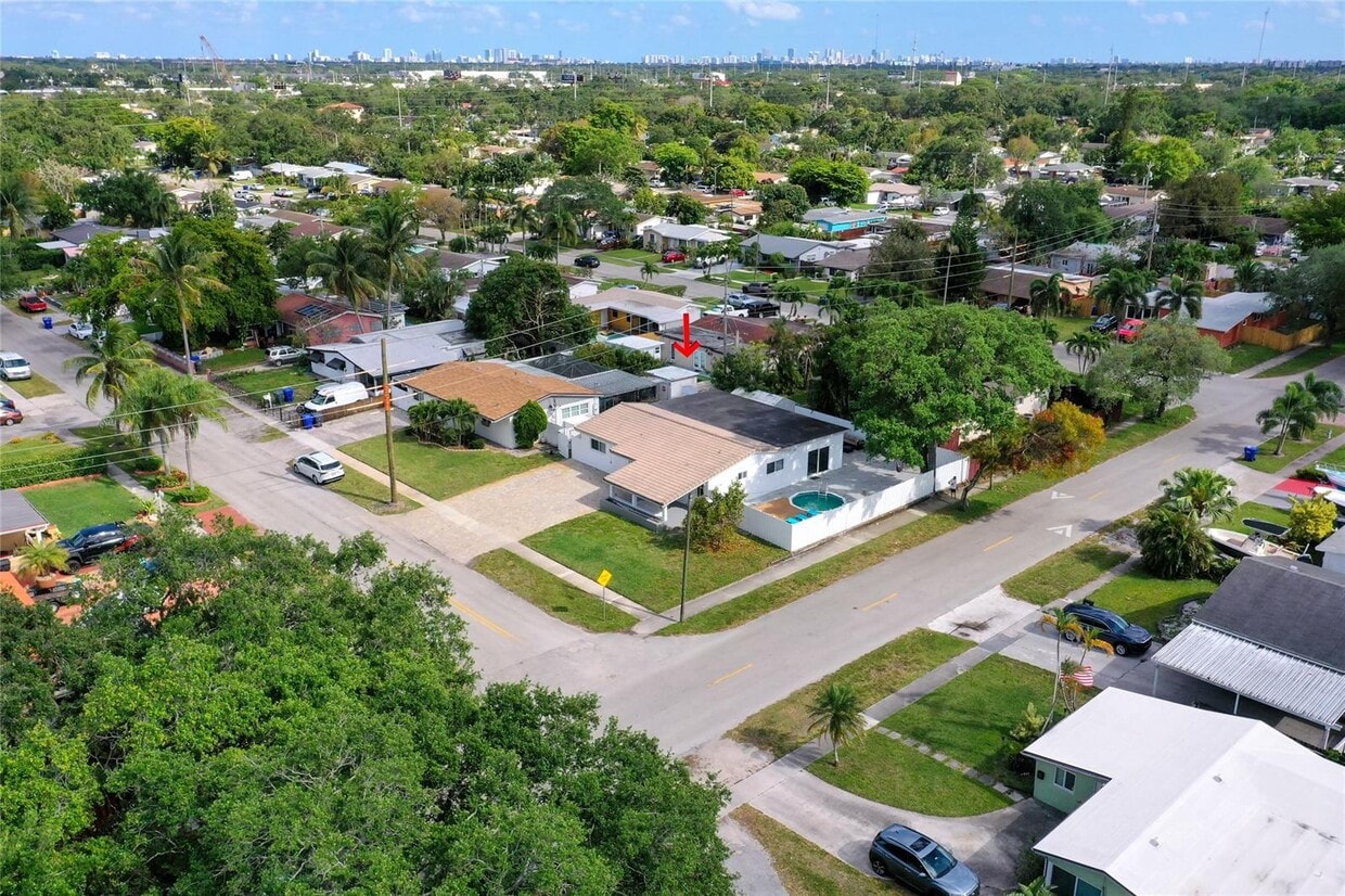 Primary Photo - 6470 Franklin St