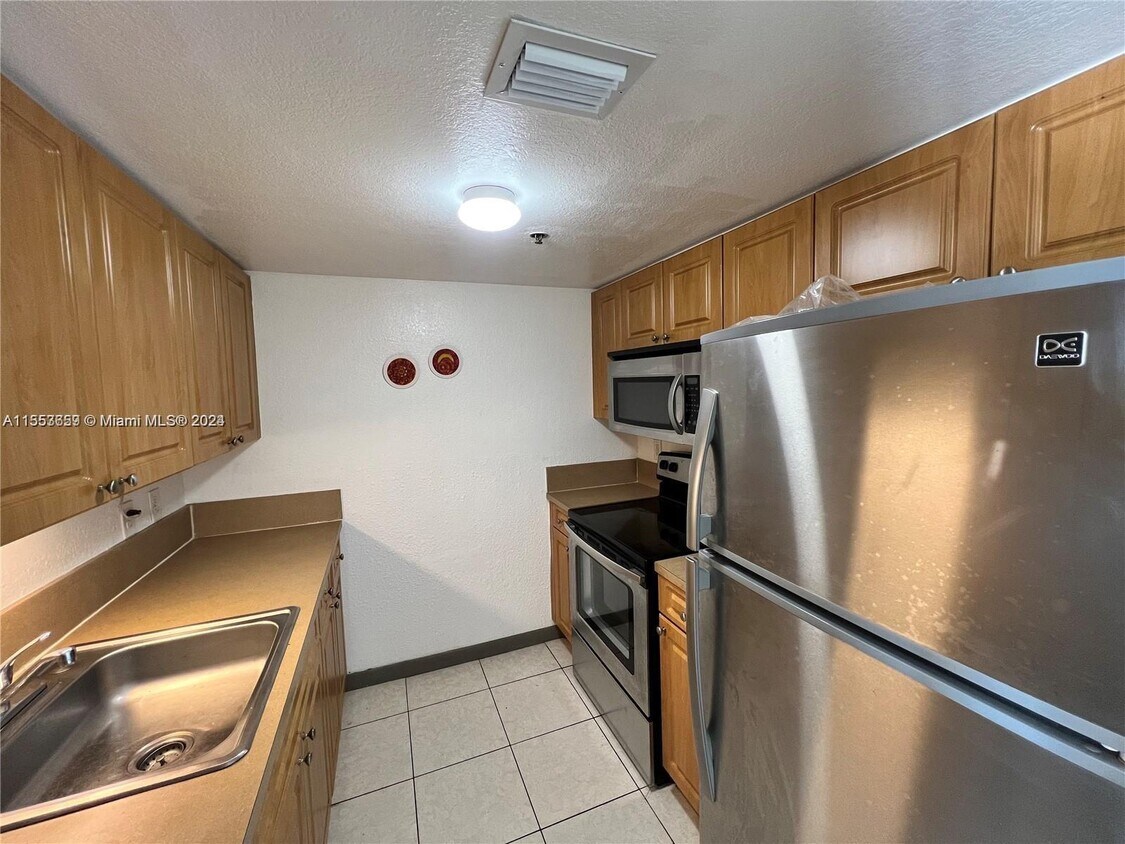 Primary Photo - 637 SW 3rd St