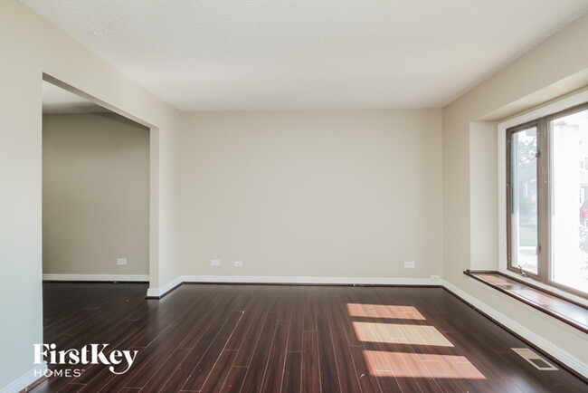 Building Photo - 16211 Fox Ct