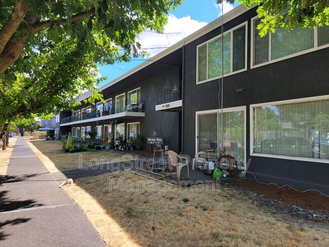 Building Photo - 208 SE 5th Ave