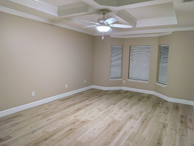 Building Photo - 260 S Bellagio Dr