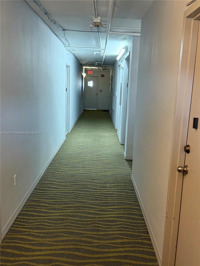 Foto del edificio - 3100 Collins Ave