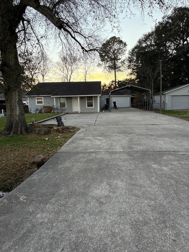Building Photo - 3331 Longhorn Dr