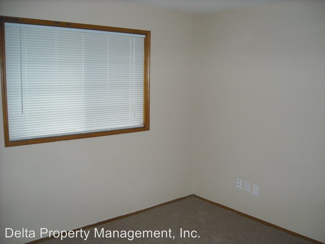 Building Photo - 3 br, 2 bath House - 6408 72nd Dr NE
