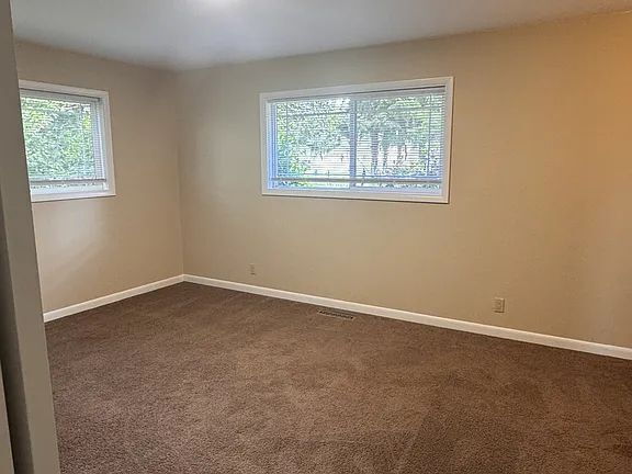 Building Photo - "Charming 3-Bedroom Retreat with Cozy Fireplace in Winston - 1,839 Sq Ft of Comfort!"