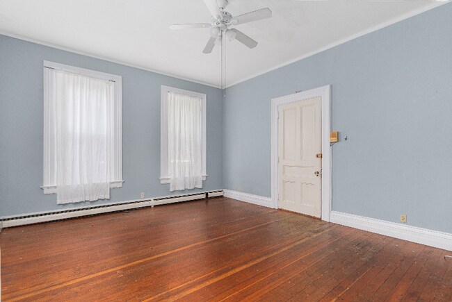 Foto del edificio - 77 Lloyd Ave