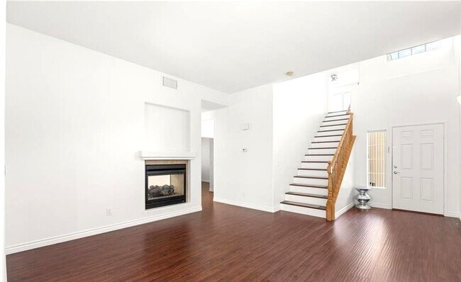 Foto del edificio - 9123 Weeping Hollow Ave