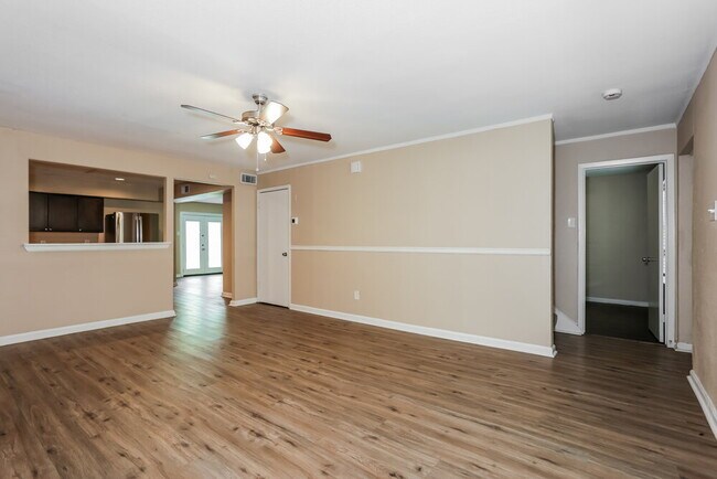 Building Photo - 347 Linkview Dr