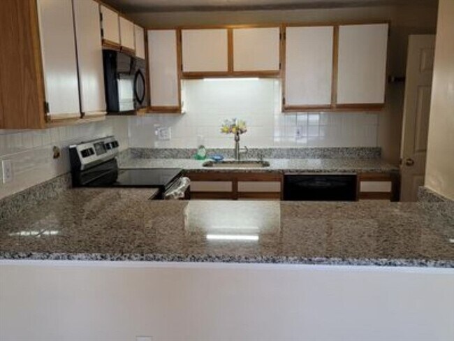 Foto del edificio - 360 Littleton Rd
