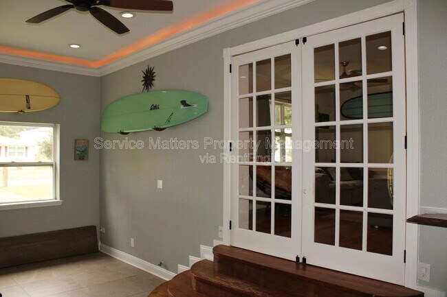 Foto del edificio - 1550 E Leonard St