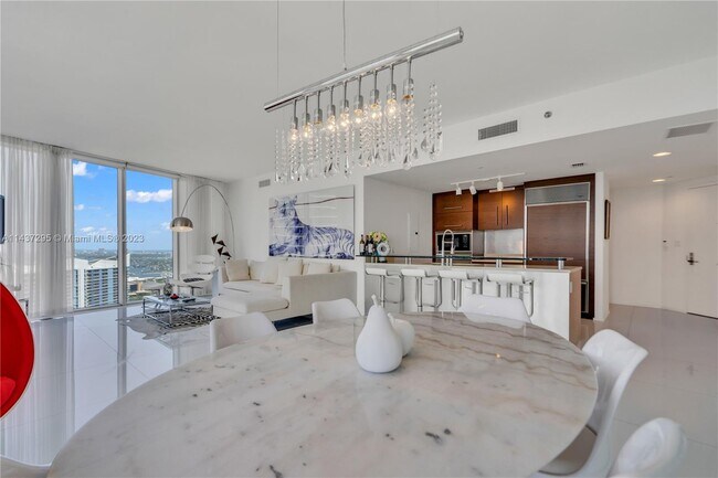 Foto del edificio - 465 Brickell Ave