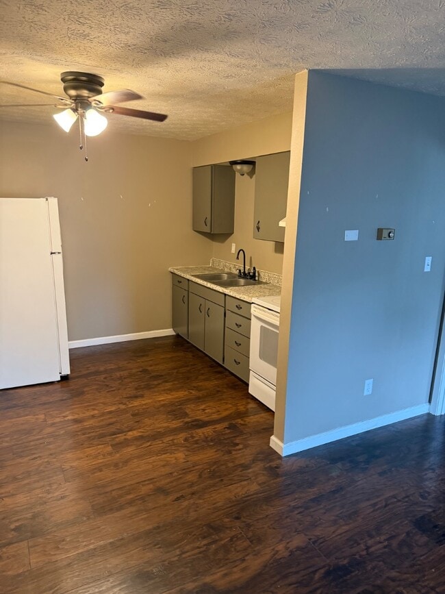 Photo - 116 W Zupan St House