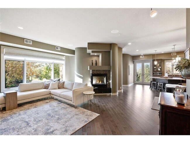 Foto del edificio - 555 Oak Ridge Pl