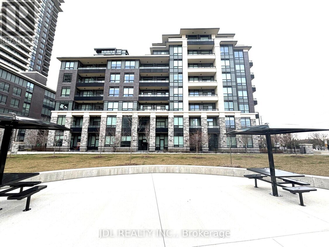 Photo principale - 25-725 Water Walk Dr