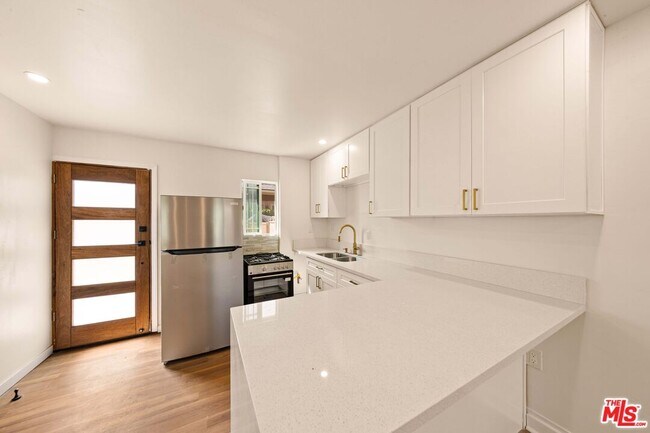 Foto del edificio - 2115 W 129th St