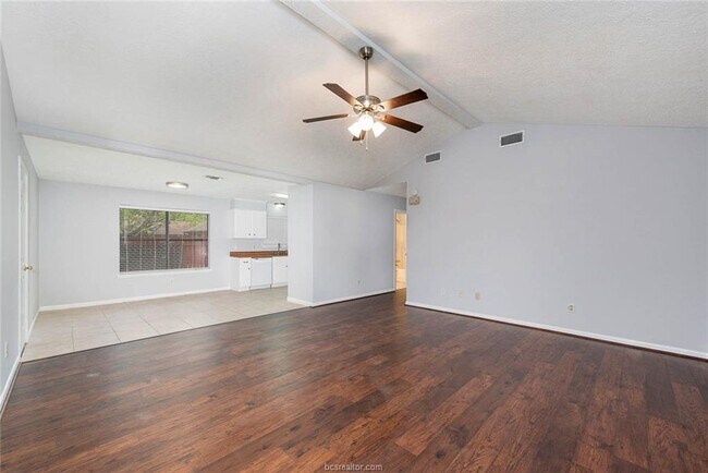Building Photo - 2705 Echo Glen Cir
