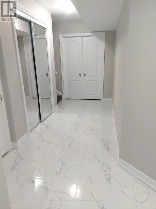 Building Photo - 92 Yardley Cres