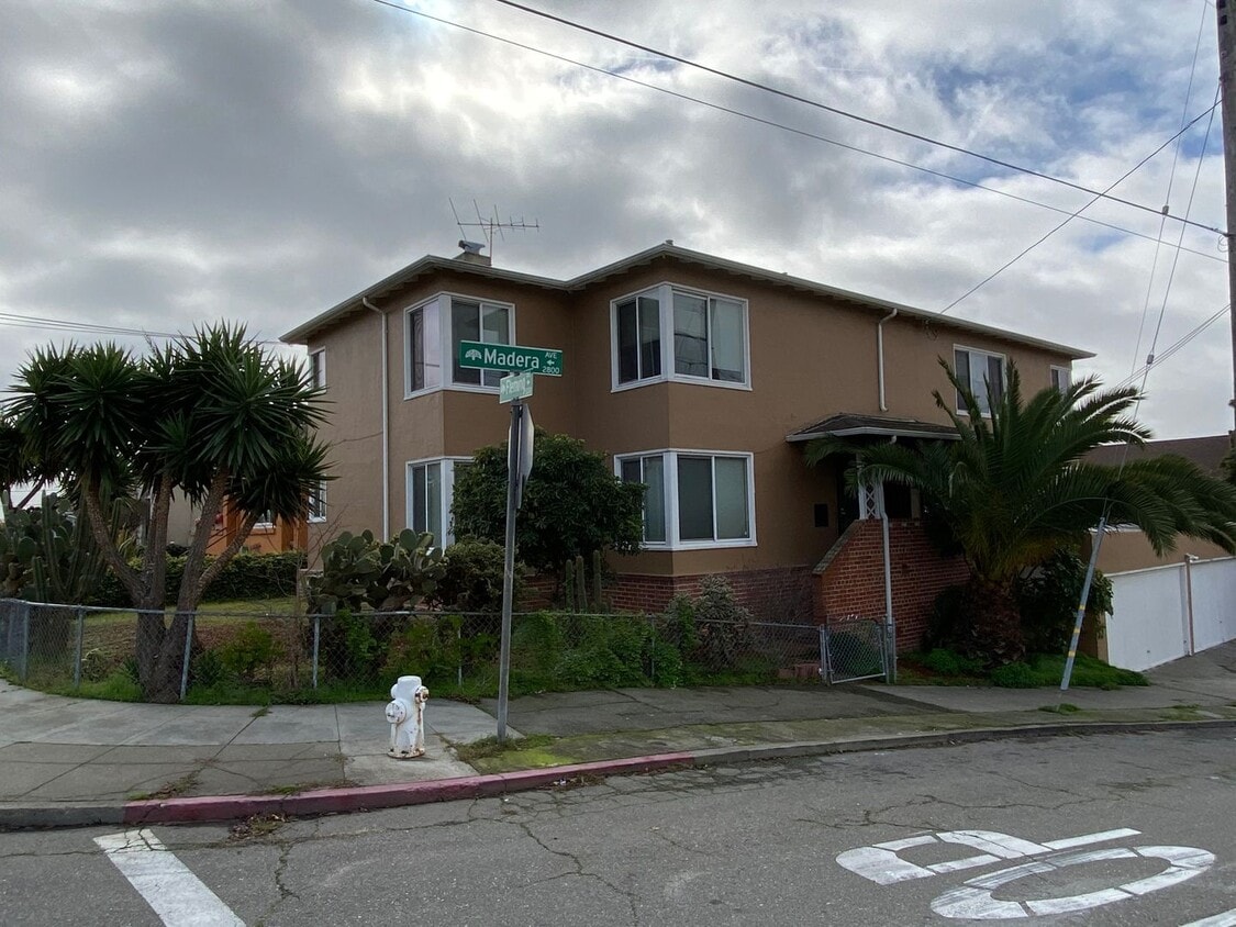 2774 Madera Ave- 2407 LB/ 2029 L/ 2027 R - 2774 Madera Ave- 2407 LB/ 2029 L/ 2027 R
