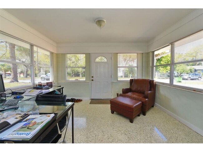 Foto del edificio - 3904 Sarasota Ave