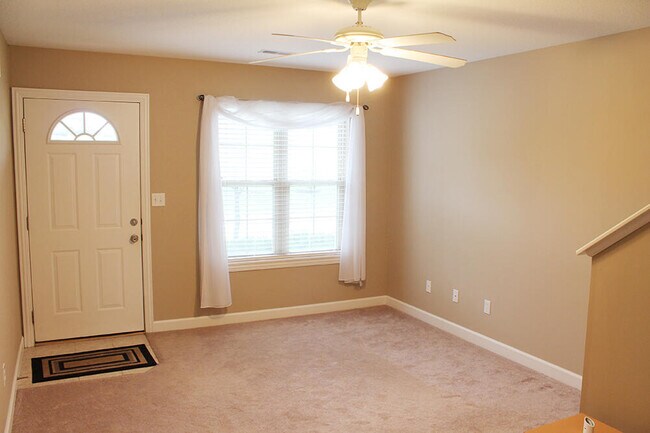 Building Photo - 1304 E Brown School Rd