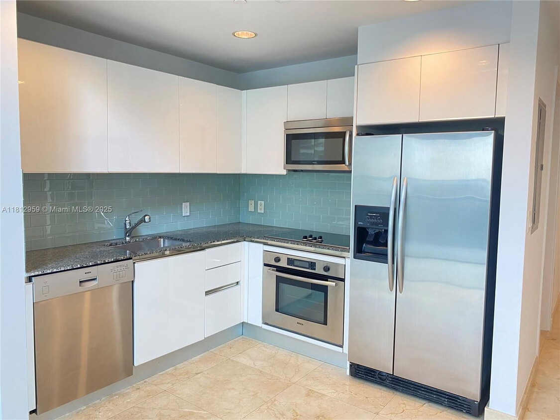 Photo - 1060 Brickell Avenue Apt #1009, Miami, FL 33131 - 1 BR 1.5 BA condo